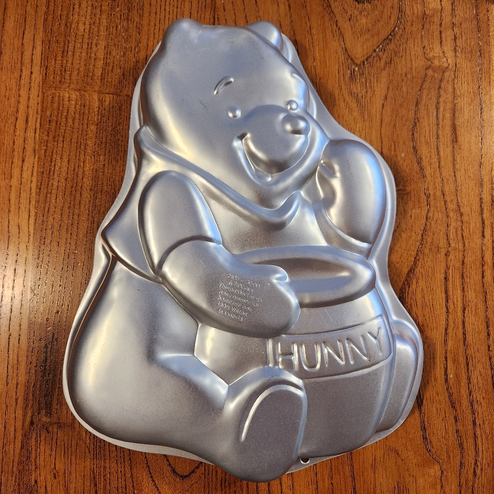 1995 Winnie the Pooh Wilton Cake Pan Vintage Pooh Bear Birthday Cake Pan Disney - Picture 3 of 16